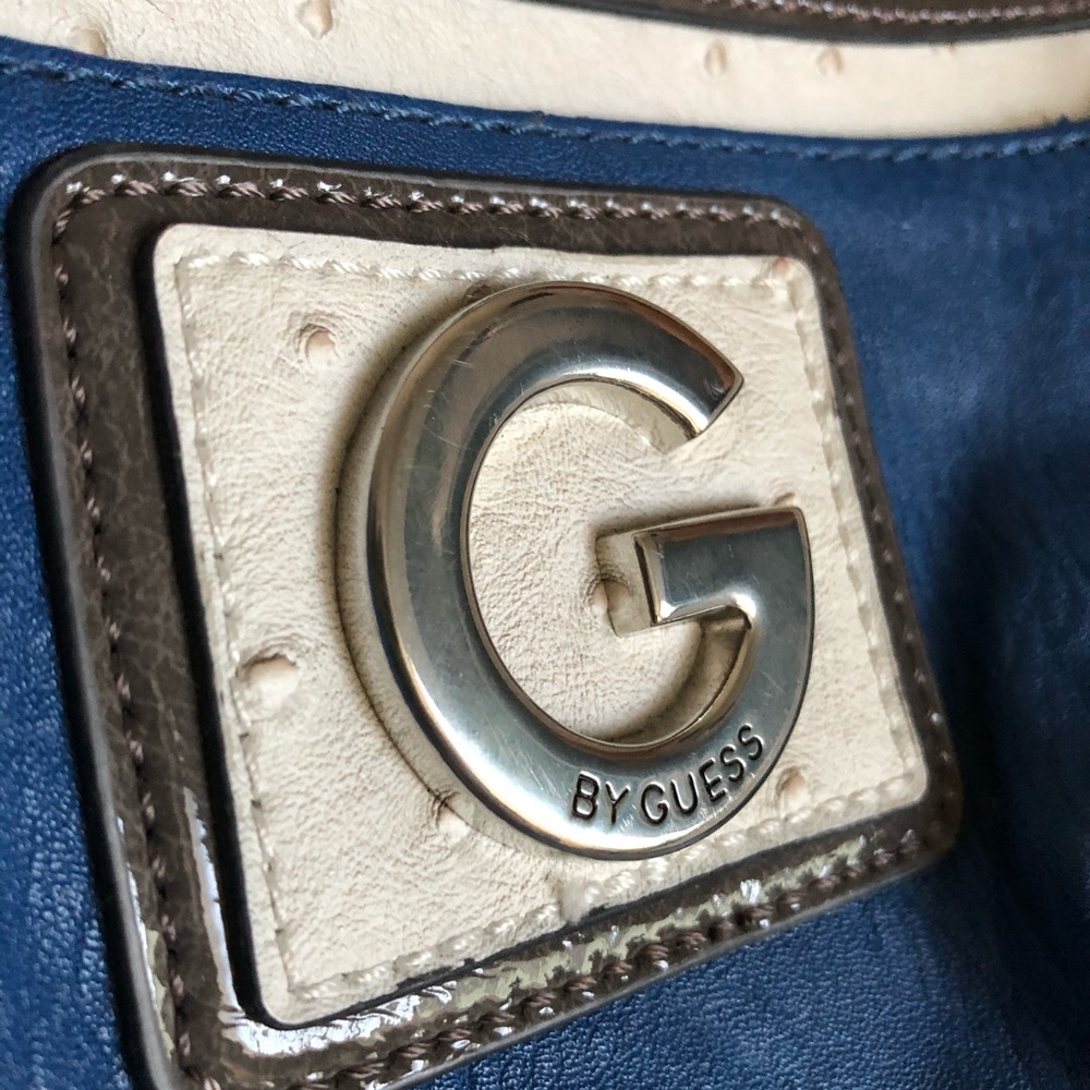 Guess Wristlet - Picture 4 of 4